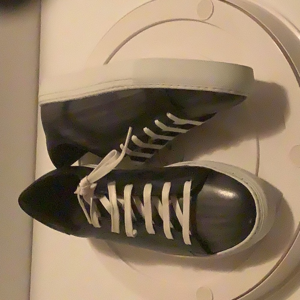 Devlin sneakers